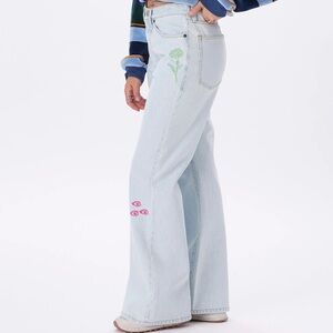 Obey Embroidered Womens Rory Flare Denim Jeans Icy Wash Size 27 30” inseam